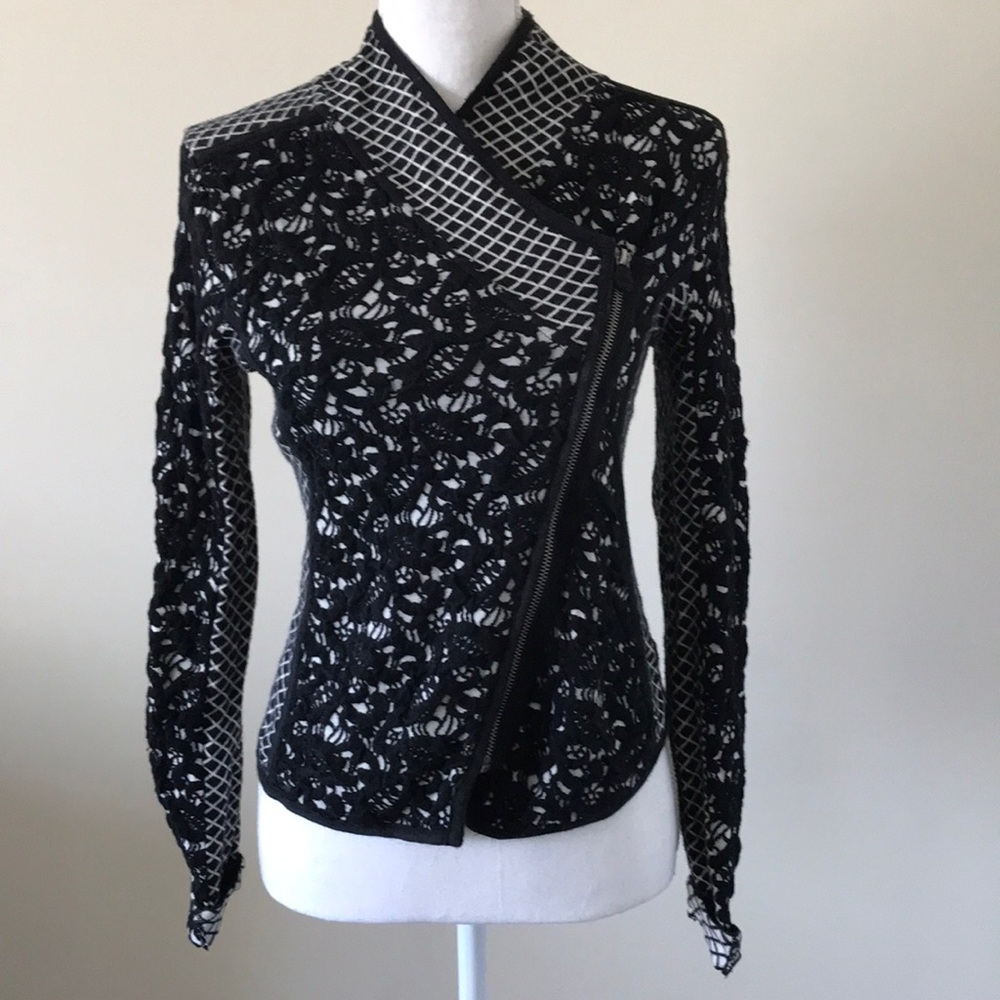 Anthropologie Sweater, Comfy & Stretchy Size Small